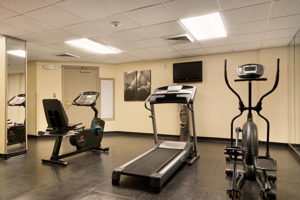 Ramada Huntsville Extérieur photo