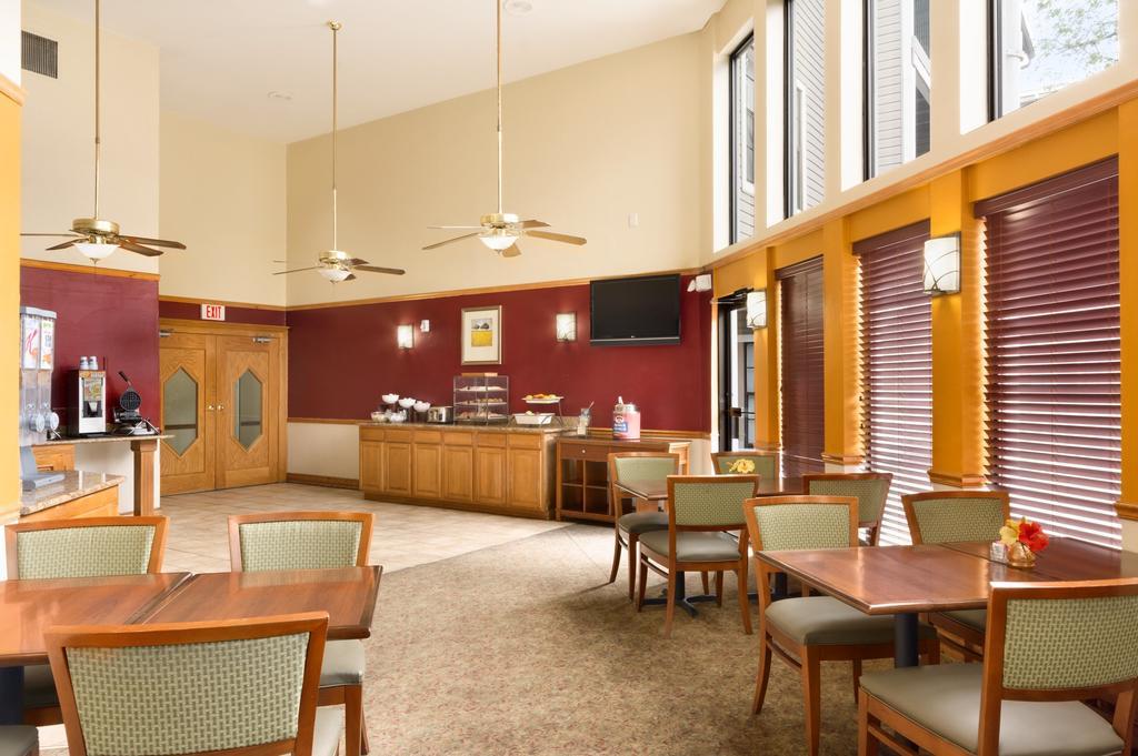 Ramada Huntsville Extérieur photo