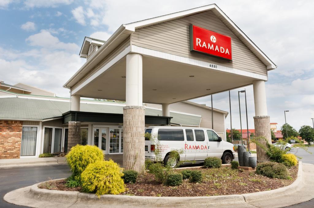 Ramada Huntsville Extérieur photo