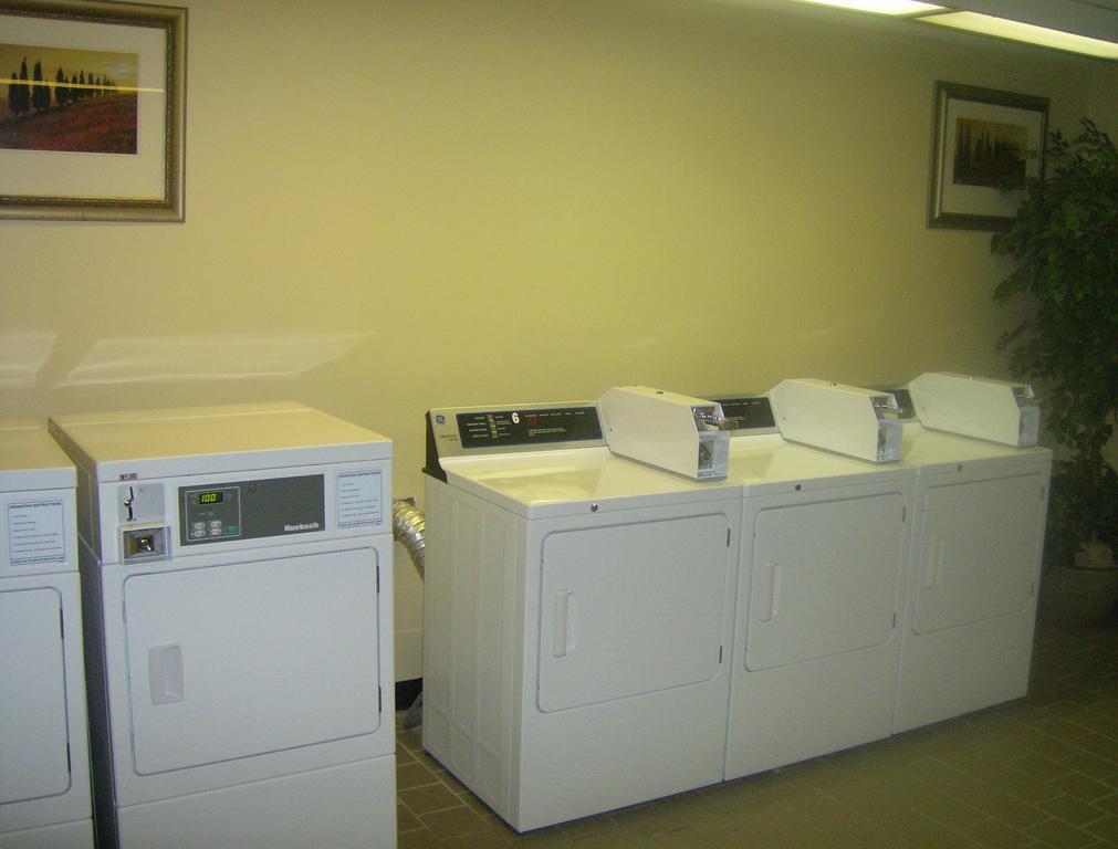 Ramada Huntsville Extérieur photo